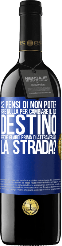 39,95 € Spedizione Gratuita | Vino rosso Edizione RED MBE Riserva Se pensi di non poter fare nulla per cambiare il tuo destino, perché guardi prima di attraversare la strada? Etichetta Blu. Etichetta personalizzabile Riserva 12 Mesi Raccogliere 2015 Tempranillo