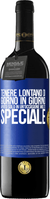 39,95 € Spedizione Gratuita | Vino rosso Edizione RED MBE Riserva Tenere lontano di giorno in giorno. Aperto solo in un'occasione molto speciale Etichetta Blu. Etichetta personalizzabile Riserva 12 Mesi Raccogliere 2014 Tempranillo