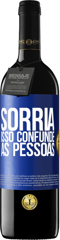 39,95 € Envio grátis | Vinho tinto Edição RED MBE Reserva Sorria, isso confunde as pessoas Etiqueta Azul. Etiqueta personalizável Reserva 12 Meses Colheita 2015 Tempranillo