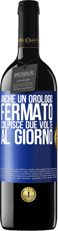 39,95 € Spedizione Gratuita | Vino rosso Edizione RED MBE Riserva Anche un orologio fermato colpisce due volte al giorno Etichetta Blu. Etichetta personalizzabile Riserva 12 Mesi Raccogliere 2015 Tempranillo