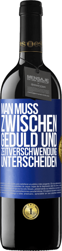 39,95 € Kostenloser Versand | Rotwein RED Ausgabe MBE Reserve Man muss zwischen Geduld und Zeitverschwendung unterscheiden Blaue Markierung. Anpassbares Etikett Reserve 12 Monate Ernte 2015 Tempranillo
