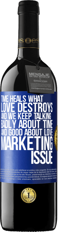 39,95 € 送料無料 | 赤ワイン REDエディション MBE 予約する 時間は愛が破壊するものを癒します。そして、私たちは時間についてひどく話し合い、愛についてよく話し続けます。マーケティングの問題 青いタグ. カスタマイズ可能なラベル 予約する 12 月 収穫 2016 Tempranillo