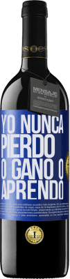 39,95 € Envío gratis | Vino Tinto Edición RED MBE Reserva Yo nunca pierdo. O gano o aprendo Etiqueta Azul. Etiqueta personalizable Reserva 12 Meses Cosecha 2015 Tempranillo