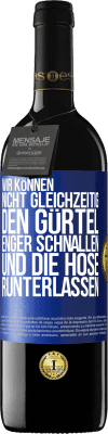 39,95 € Kostenloser Versand | Rotwein RED Ausgabe MBE Reserve Wir können nicht gleichzeitig den Gürtel enger schnallen und die Hose runterlassen Blaue Markierung. Anpassbares Etikett Reserve 12 Monate Ernte 2014 Tempranillo