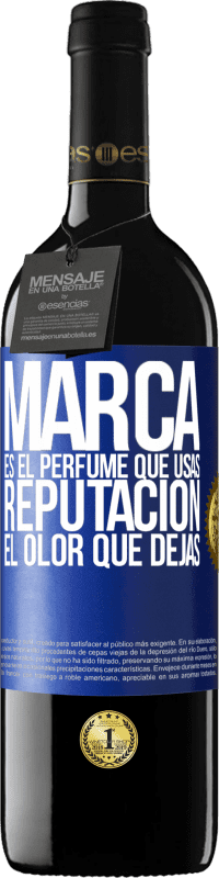 39,95 € Envío gratis | Vino Tinto Edición RED MBE Reserva Marca es el perfume que usas. Reputación, el olor que dejas Etiqueta Azul. Etiqueta personalizable Reserva 12 Meses Cosecha 2015 Tempranillo