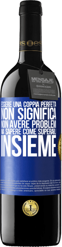 39,95 € Spedizione Gratuita | Vino rosso Edizione RED MBE Riserva Essere una coppia perfetta non significa non avere problemi, ma sapere come superarli insieme Etichetta Blu. Etichetta personalizzabile Riserva 12 Mesi Raccogliere 2015 Tempranillo