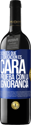 39,95 € Envío gratis | Vino Tinto Edición RED MBE Reserva Si crees que la educación es cara, prueba con la ignorancia Etiqueta Azul. Etiqueta personalizable Reserva 12 Meses Cosecha 2015 Tempranillo