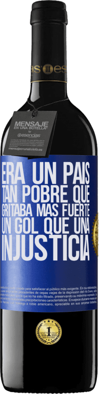 39,95 € Envío gratis | Vino Tinto Edición RED MBE Reserva Era un país tan pobre que gritaba más fuerte un gol que una injusticia Etiqueta Azul. Etiqueta personalizable Reserva 12 Meses Cosecha 2015 Tempranillo