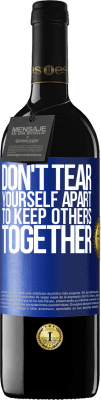 39,95 € Free Shipping | Red Wine RED Edition MBE Reserve Don't tear yourself apart to keep others together Blue Label. Customizable label Reserve 12 Months Harvest 2016 Tempranillo