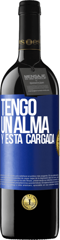 39,95 € 免费送货 | 红酒 RED版 MBE 预订 Tengo un alma y está cargada 蓝色标签. 可自定义的标签 预订 12 个月 收成 2015 Tempranillo