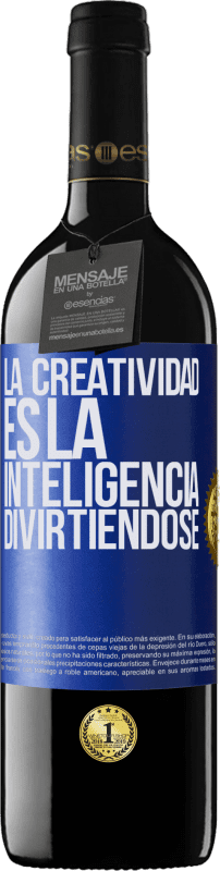 39,95 € Envío gratis | Vino Tinto Edición RED MBE Reserva La creatividad es la inteligencia divirtiéndose Etiqueta Azul. Etiqueta personalizable Reserva 12 Meses Cosecha 2015 Tempranillo