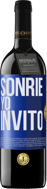 39,95 € Envío gratis | Vino Tinto Edición RED MBE Reserva Sonríe, yo invito Etiqueta Azul. Etiqueta personalizable Reserva 12 Meses Cosecha 2014 Tempranillo