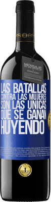 39,95 € Envío gratis | Vino Tinto Edición RED MBE Reserva Las batallas contra las mujeres son las únicas que se ganan huyendo Etiqueta Azul. Etiqueta personalizable Reserva 12 Meses Cosecha 2015 Tempranillo