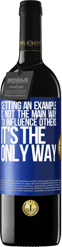 39,95 € 免费送货 | 红酒 RED版 MBE 预订 树立榜样并不是影响他人的主要方式；这是唯一的方法 蓝色标签. 可自定义的标签 预订 12 个月 收成 2016 Tempranillo