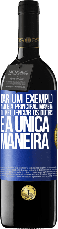 39,95 € Envio grátis | Vinho tinto Edição RED MBE Reserva Dar um exemplo não é a principal maneira de influenciar os outros é a única maneira Etiqueta Azul. Etiqueta personalizável Reserva 12 Meses Colheita 2015 Tempranillo