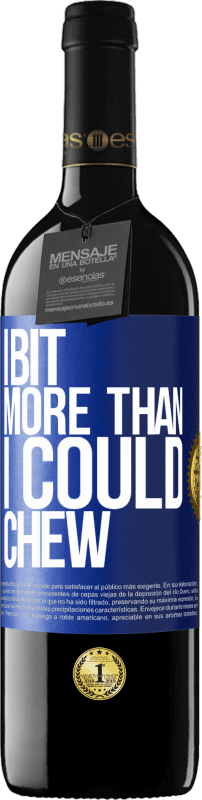 39,95 € 免费送货 | 红酒 RED版 MBE 预订 我咬得更多了 蓝色标签. 可自定义的标签 预订 12 个月 收成 2016 Tempranillo