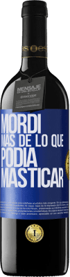 39,95 € Envío gratis | Vino Tinto Edición RED MBE Reserva Mordí más de lo que podía masticar Etiqueta Azul. Etiqueta personalizable Reserva 12 Meses Cosecha 2015 Tempranillo