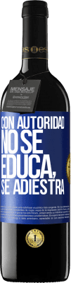 39,95 € Envío gratis | Vino Tinto Edición RED MBE Reserva Con autoridad no se educa, se adiestra Etiqueta Azul. Etiqueta personalizable Reserva 12 Meses Cosecha 2016 Tempranillo