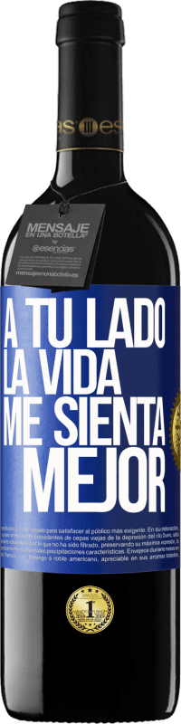 39,95 € Envío gratis | Vino Tinto Edición RED MBE Reserva A tu lado la vida me sienta mejor Etiqueta Azul. Etiqueta personalizable Reserva 12 Meses Cosecha 2015 Tempranillo