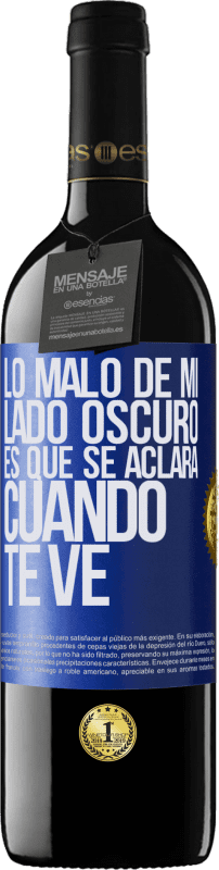 39,95 € Envío gratis | Vino Tinto Edición RED MBE Reserva Lo malo de mi lado oscuro es que se aclara cuando te ve Etiqueta Azul. Etiqueta personalizable Reserva 12 Meses Cosecha 2015 Tempranillo