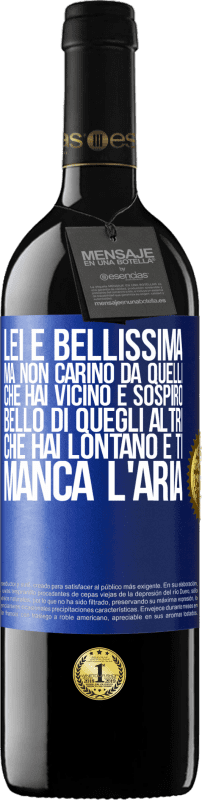 39,95 € Spedizione Gratuita | Vino rosso Edizione RED MBE Riserva Lei è bellissima Ma non carino da quelli che hai vicino e sospiro. Bello di quegli altri, che hai lontano e ti manca l'aria Etichetta Blu. Etichetta personalizzabile Riserva 12 Mesi Raccogliere 2015 Tempranillo