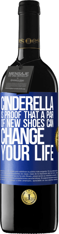 39,95 € 免费送货 | 红酒 RED版 MBE 预订 灰姑娘证明一双新鞋可以改变您的生活 蓝色标签. 可自定义的标签 预订 12 个月 收成 2014 Tempranillo