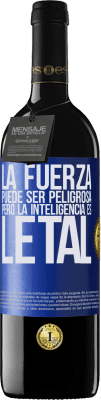 39,95 € Envío gratis | Vino Tinto Edición RED MBE Reserva La fuerza puede ser peligrosa, pero la inteligencia es letal Etiqueta Azul. Etiqueta personalizable Reserva 12 Meses Cosecha 2014 Tempranillo