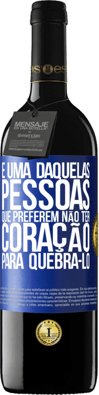 39,95 € Envio grátis | Vinho tinto Edição RED MBE Reserva É uma daquelas pessoas que preferem não ter coração para quebrá-lo Etiqueta Azul. Etiqueta personalizável Reserva 12 Meses Colheita 2015 Tempranillo