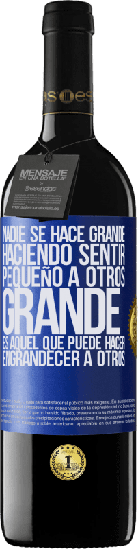 39,95 € Envío gratis | Vino Tinto Edición RED MBE Reserva Nadie se hace grande haciendo sentir pequeño a otros. Grande es aquel que puede hacer engrandecer a otros Etiqueta Azul. Etiqueta personalizable Reserva 12 Meses Cosecha 2015 Tempranillo