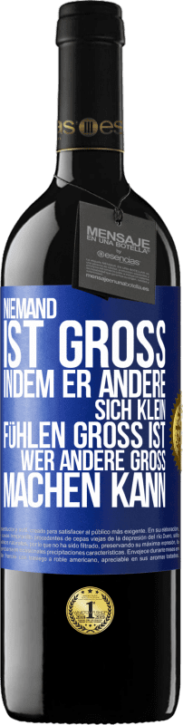 39,95 € Kostenloser Versand | Rotwein RED Ausgabe MBE Reserve Niemand ist groß, indem er andere sich klein fühlen Groß ist, wer andere groß machen kann Blaue Markierung. Anpassbares Etikett Reserve 12 Monate Ernte 2015 Tempranillo