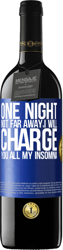 39,95 € 免费送货 | 红酒 RED版 MBE 预订 不远处的一个夜晚，我将向您收取我的所有失眠 蓝色标签. 可自定义的标签 预订 12 个月 收成 2016 Tempranillo