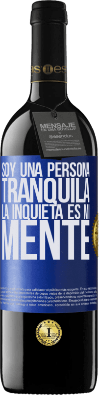 39,95 € Envío gratis | Vino Tinto Edición RED MBE Reserva Soy una persona tranquila, la inquieta es mi mente Etiqueta Azul. Etiqueta personalizable Reserva 12 Meses Cosecha 2015 Tempranillo