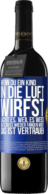 39,95 € Kostenloser Versand | Rotwein RED Ausgabe MBE Reserve Wenn du ein Kind in die Luft wirfst, lacht es, weil es weiß, dass du es wieder fangen wirst. DAS IST VERTRAUEN Blaue Markierung. Anpassbares Etikett Reserve 12 Monate Ernte 2016 Tempranillo