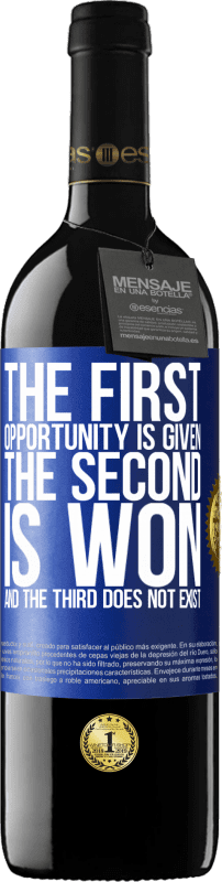 39,95 € 免费送货 | 红酒 RED版 MBE 预订 给了第一个机会，赢得了第二个机会，第三个不存在 蓝色标签. 可自定义的标签 预订 12 个月 收成 2016 Tempranillo