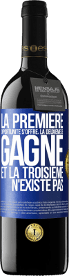 39,95 € Envoi gratuit | Vin rouge Édition RED MBE Réserve La première opportunité s'offre, la deuxième se gagne et la troisième n'existe pas Étiquette Bleue. Étiquette personnalisable Réserve 12 Mois Récolte 2014 Tempranillo