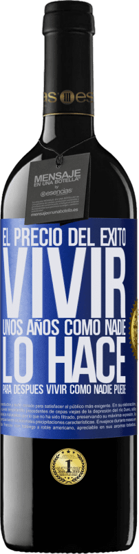 39,95 € Envío gratis | Vino Tinto Edición RED MBE Reserva El precio del éxito. Vivir unos años como nadie lo hace, para después vivir como nadie puede Etiqueta Azul. Etiqueta personalizable Reserva 12 Meses Cosecha 2015 Tempranillo