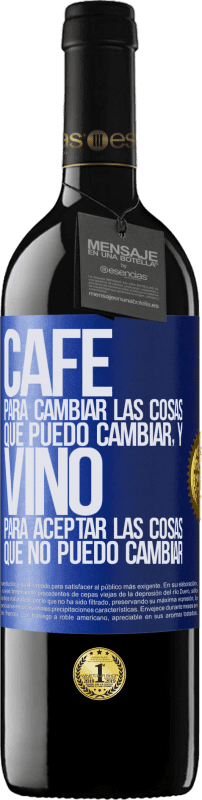 39,95 € Envío gratis | Vino Tinto Edición RED MBE Reserva CAFÉ para cambiar las cosas que puedo cambiar, y VINO para aceptar las cosas que no puedo cambiar Etiqueta Azul. Etiqueta personalizable Reserva 12 Meses Cosecha 2015 Tempranillo