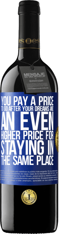 39,95 € 送料無料 | 赤ワイン REDエディション MBE 予約する 夢を追いかけるために代価を払い、同じ場所に滞在するためにさらに高い代価を払う 青いタグ. カスタマイズ可能なラベル 予約する 12 月 収穫 2016 Tempranillo