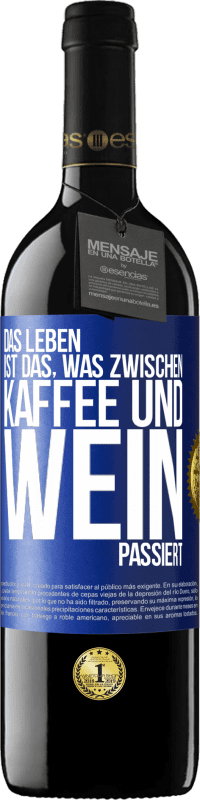 39,95 € Kostenloser Versand | Rotwein RED Ausgabe MBE Reserve Das Leben ist das, was zwischen Kaffee und Wein passiert Blaue Markierung. Anpassbares Etikett Reserve 12 Monate Ernte 2016 Tempranillo