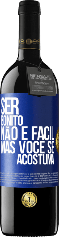 39,95 € Envio grátis | Vinho tinto Edição RED MBE Reserva Ser bonito não é fácil, mas você se acostuma Etiqueta Azul. Etiqueta personalizável Reserva 12 Meses Colheita 2015 Tempranillo