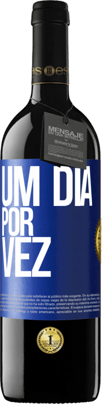 39,95 € Envio grátis | Vinho tinto Edição RED MBE Reserva Um dia por vez Etiqueta Azul. Etiqueta personalizável Reserva 12 Meses Colheita 2015 Tempranillo