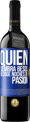 39,95 € Envío gratis | Vino Tinto Edición RED MBE Reserva Quien siembra besos, recoge noches de pasión Etiqueta Azul. Etiqueta personalizable Reserva 12 Meses Cosecha 2015 Tempranillo