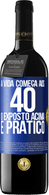 39,95 € Envio grátis | Vinho tinto Edição RED MBE Reserva A vida começa aos 40 anos. O acima é apenas prático Etiqueta Azul. Etiqueta personalizável Reserva 12 Meses Colheita 2014 Tempranillo