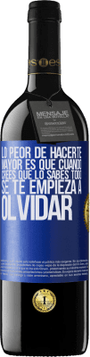 39,95 € Envío gratis | Vino Tinto Edición RED MBE Reserva Lo peor de hacerte mayor es que cuando crees que lo sabes todo, se te empieza a olvidar Etiqueta Azul. Etiqueta personalizable Reserva 12 Meses Cosecha 2015 Tempranillo