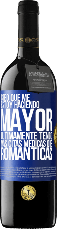 39,95 € Envío gratis | Vino Tinto Edición RED MBE Reserva Creo que me estoy haciendo mayor. Últimamente tengo más citas médicas que románticas Etiqueta Azul. Etiqueta personalizable Reserva 12 Meses Cosecha 2015 Tempranillo