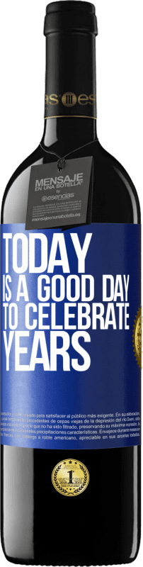 39,95 € 免费送货 | 红酒 RED版 MBE 预订 今天是庆祝岁月的好日子 蓝色标签. 可自定义的标签 预订 12 个月 收成 2014 Tempranillo