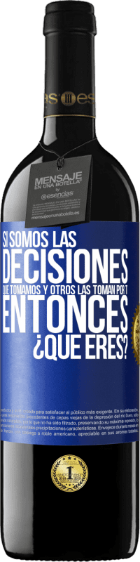 39,95 € Envío gratis | Vino Tinto Edición RED MBE Reserva Si somos las decisiones que tomamos y otros las toman por ti, entoces ¿qué eres? Etiqueta Azul. Etiqueta personalizable Reserva 12 Meses Cosecha 2014 Tempranillo