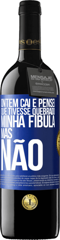 39,95 € Envio grátis | Vinho tinto Edição RED MBE Reserva Ontem caí e pensei que tivesse quebrado minha fíbula. Mas não Etiqueta Azul. Etiqueta personalizável Reserva 12 Meses Colheita 2014 Tempranillo