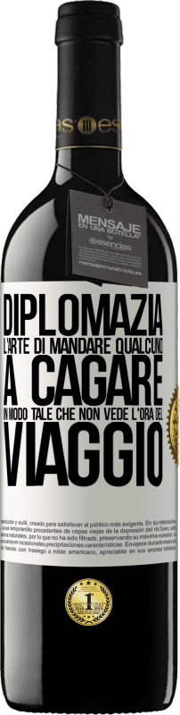 39,95 € Spedizione Gratuita | Vino rosso Edizione RED MBE Riserva Diplomazia. L'arte di mandare qualcuno a cagare in modo tale che non vede l'ora del viaggio Etichetta Bianca. Etichetta personalizzabile Riserva 12 Mesi Raccogliere 2015 Tempranillo