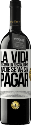 39,95 € Envío gratis | Vino Tinto Edición RED MBE Reserva La vida es como un restaurante, nadie se va sin pagar Etiqueta Blanca. Etiqueta personalizable Reserva 12 Meses Cosecha 2015 Tempranillo